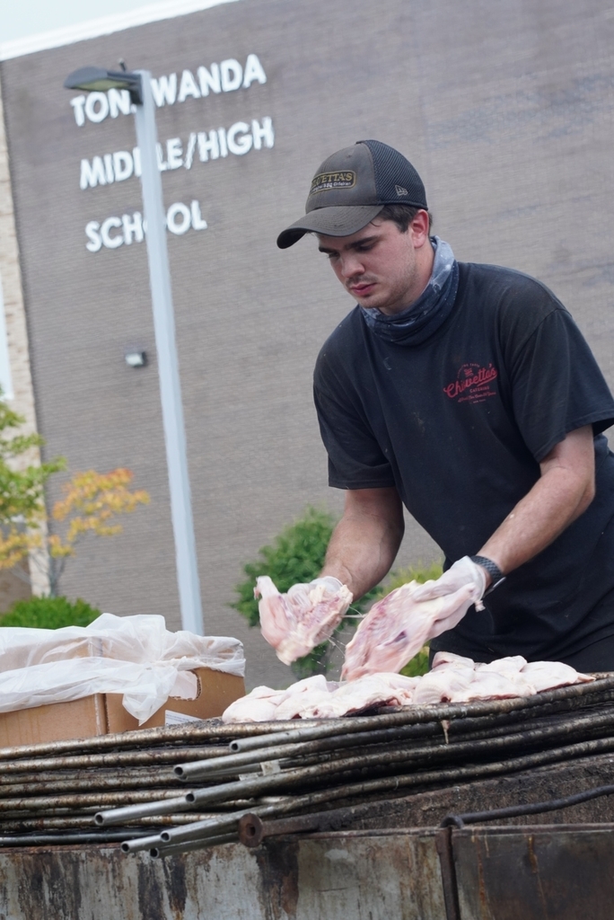 Dinner's ready! The Tonawanda HS XC team is holding a Chiavetta's BBQ fundraiser right now until 6 p.m. at THS door 3. No need to exit the car. XC team will run the food out to you.
Photos by @LarrySidelines